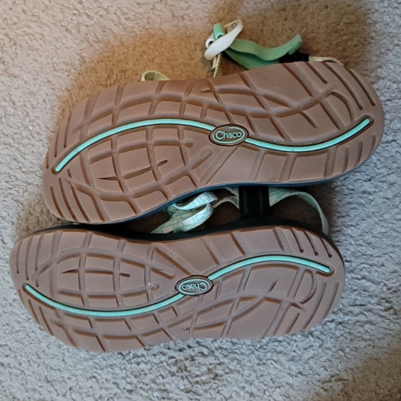 Chaco size 10 strappy sandals - Picture 3 of 7